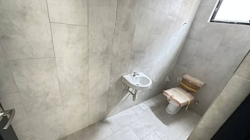 Shop / Office for Rent in Taman Sri Serdang (Seri Kembangan) - Gudrotullah Ikhwan - Bathroom - PropertyGuru.com.my