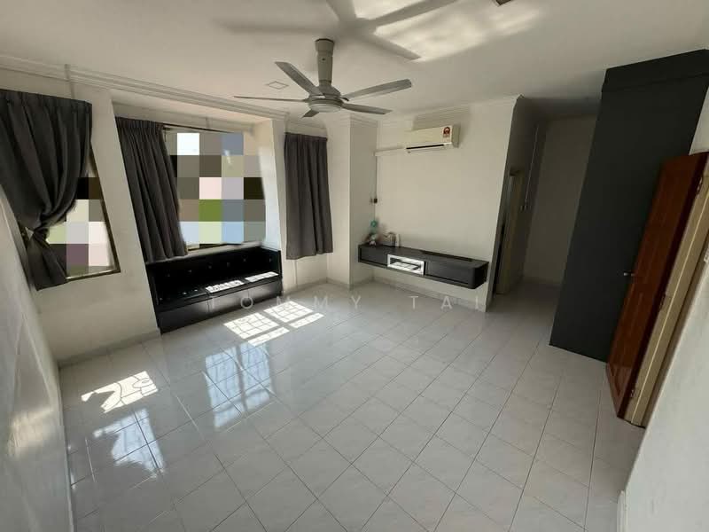 2-storey Terraced House for Sale in Taman Seri Orkid (Skudai) - Tommy Tai - Living Room - PropertyGuru.com.my