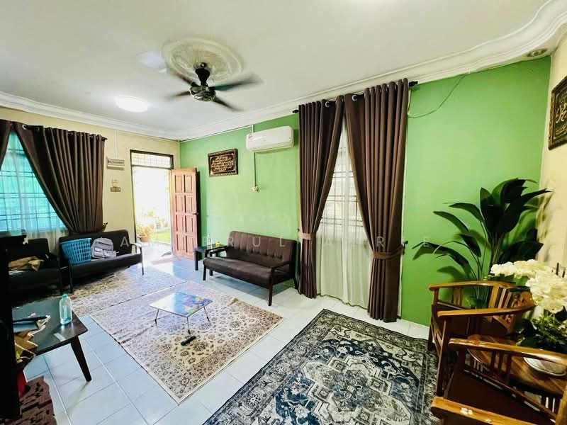 Rumah Teres 2 Tingkat untuk Dijual di Taman Scientex Pasir Gudang (Pasir Gudang) - Ameerul Azrie - Living Room - PropertyGuru.com.my