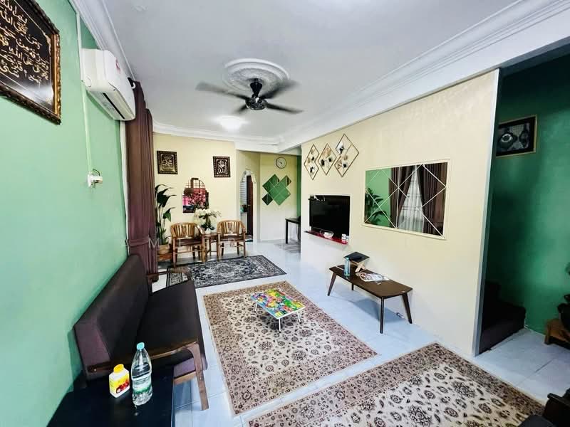 Rumah Teres 2 Tingkat untuk Dijual di Taman Scientex Pasir Gudang (Pasir Gudang) - Ameerul Azrie - Living Room - PropertyGuru.com.my