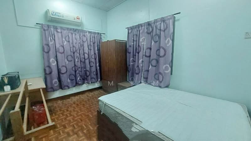 Rumah Berkembar untuk Dijual di Taman Wah Keong (Ipoh) - Sam Lam - Bedroom - PropertyGuru.com.my
