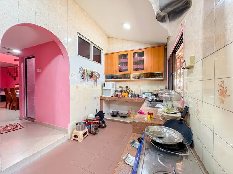 Rumah Teres untuk Dijual di Taman Sri Serdang (Seri Kembangan) - Mahafiz . - Kitchen - PropertyGuru.com.my