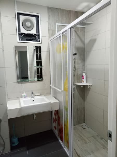 Servis Apartment untuk Disewa di Arte S - Lynda Chan - Bathroom - PropertyGuru.com.my