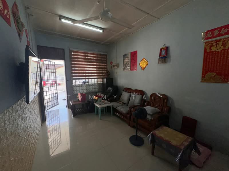 Rumah Teres 1 Tingkat untuk Dijual di Taman Universiti (Skudai) - Tommy Tai - Living Room - PropertyGuru.com.my