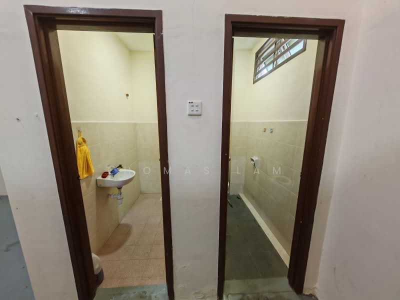 Kedai untuk Dijual di Taman Kota Syahbandar (Melaka City) - Thomas Lam - Bathroom - PropertyGuru.com.my