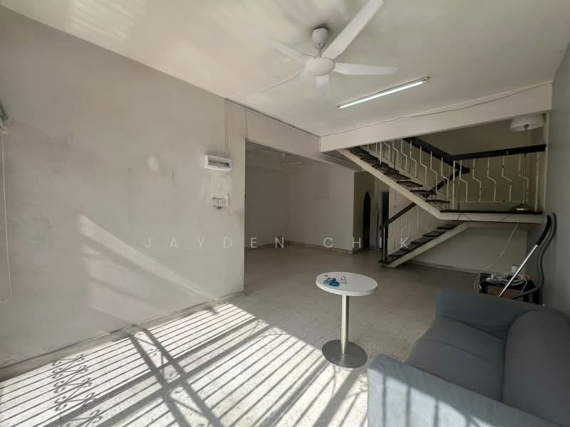 Rumah Teres 2 Tingkat untuk Disewa di Taman Bakti (Ampang) - Jayden Chik - Living Room - PropertyGuru.com.my