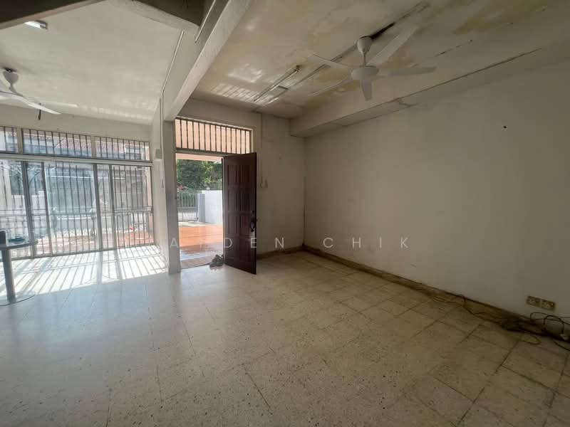 Rumah Teres 2 Tingkat untuk Disewa di Taman Bakti (Ampang) - Jayden Chik - Living Room - PropertyGuru.com.my