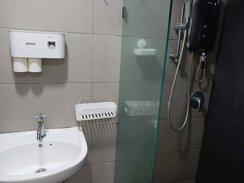 Servis Apartment untuk Disewa di Avenue D'Vogue - Jason Chee - Bathroom - PropertyGuru.com.my