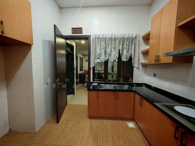 Semi-Detached House for Rent in Desa Sri Hartamas (Sri Hartamas) - Akhmad Fuad Parwalz Akhtar - Kitchen - PropertyGuru.com.my
