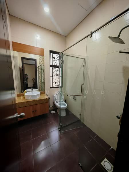 Semi-Detached House for Rent in Desa Sri Hartamas (Sri Hartamas) - Akhmad Fuad Parwalz Akhtar - Bathroom - PropertyGuru.com.my