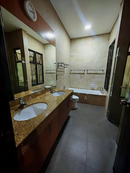 Semi-Detached House for Rent in Desa Sri Hartamas (Sri Hartamas) - Akhmad Fuad Parwalz Akhtar - Bathroom - PropertyGuru.com.my