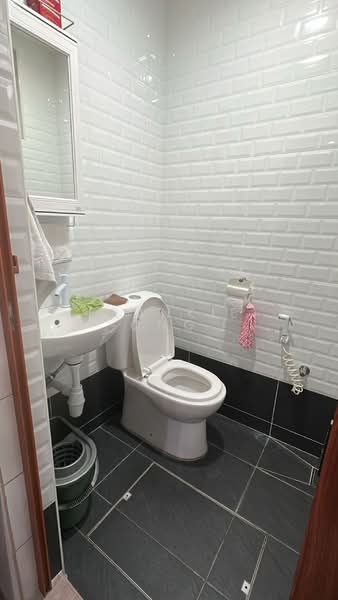 2-storey Terraced House for Sale in Taman Serdang Raya (Seri Kembangan) - Frankie Ong - Bathroom - PropertyGuru.com.my