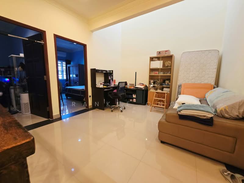 2-storey Terraced House for Sale in Taman Serdang Raya (Seri Kembangan) - Frankie Ong - Study - PropertyGuru.com.my