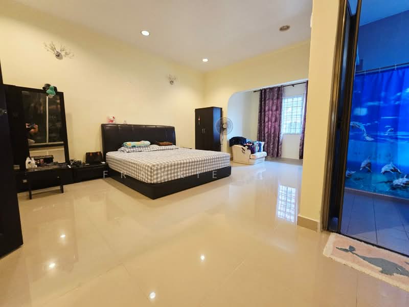 2-storey Terraced House for Sale in Taman Serdang Raya (Seri Kembangan) - Frankie Ong - Bedroom - PropertyGuru.com.my