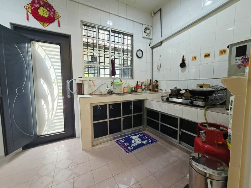 2-storey Terraced House for Sale in Taman Serdang Raya (Seri Kembangan) - Frankie Ong - Kitchen - PropertyGuru.com.my