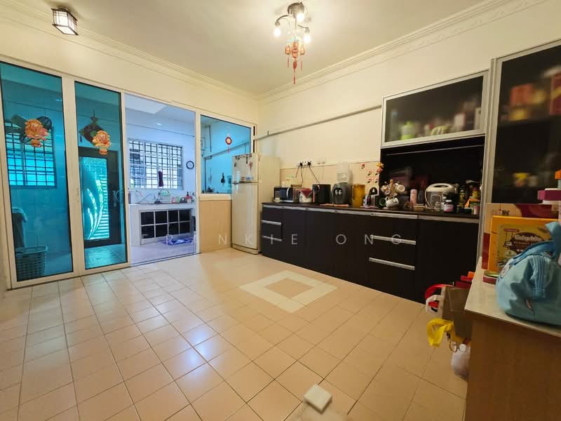 2-storey Terraced House for Sale in Taman Serdang Raya (Seri Kembangan) - Frankie Ong - Kitchen - PropertyGuru.com.my