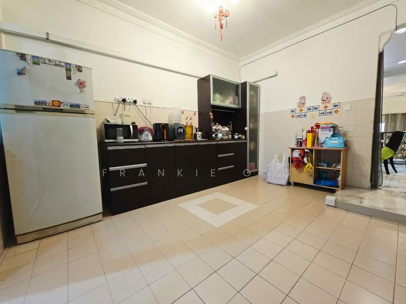 2-storey Terraced House for Sale in Taman Serdang Raya (Seri Kembangan) - Frankie Ong - Kitchen - PropertyGuru.com.my