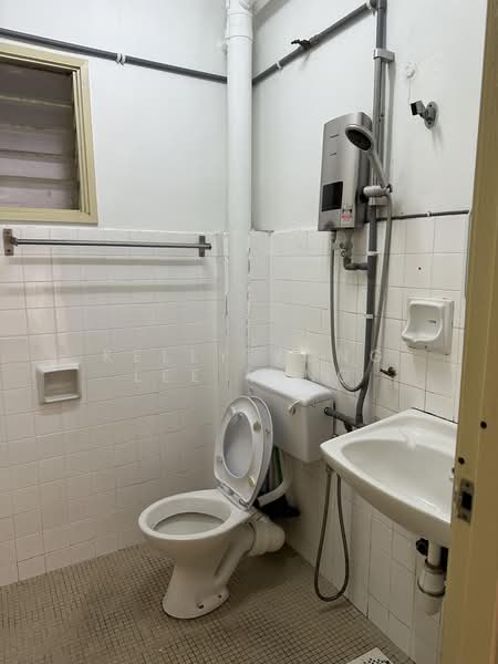 Pangsapuri untuk Dijual di Grandeur Tower - Kelly Yong Lee Ming - Bathroom - PropertyGuru.com.my