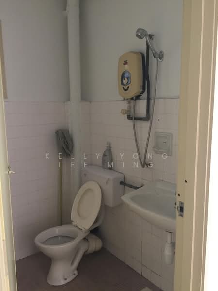 Pangsapuri untuk Dijual di Grandeur Tower - Kelly Yong Lee Ming - Bathroom - PropertyGuru.com.my