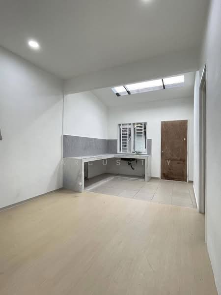 1-storey Terraced House for Sale in Taman Teratai (Kulai) - Marcus Tey - Kitchen - PropertyGuru.com.my