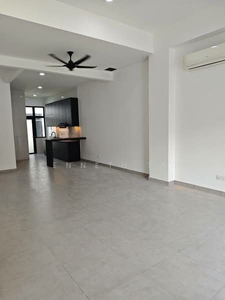 Rumah Teres 2 Tingkat untuk Disewa di Taman Mount Austin (Tebrau) - Kenneth Tan - Kitchen - PropertyGuru.com.my