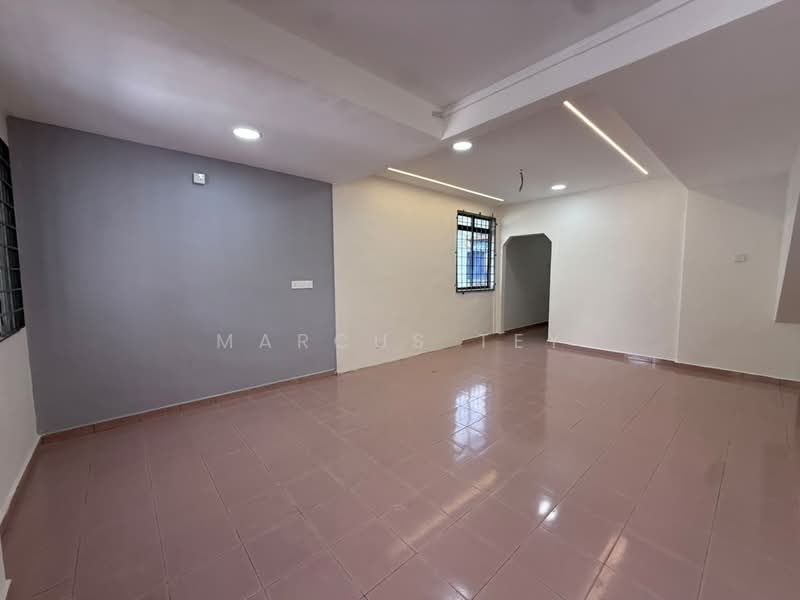 Rumah Teres 2 Tingkat untuk Dijual di Taman Sri Muhibbah (Kulai) - Marcus Tey - Living Room - PropertyGuru.com.my