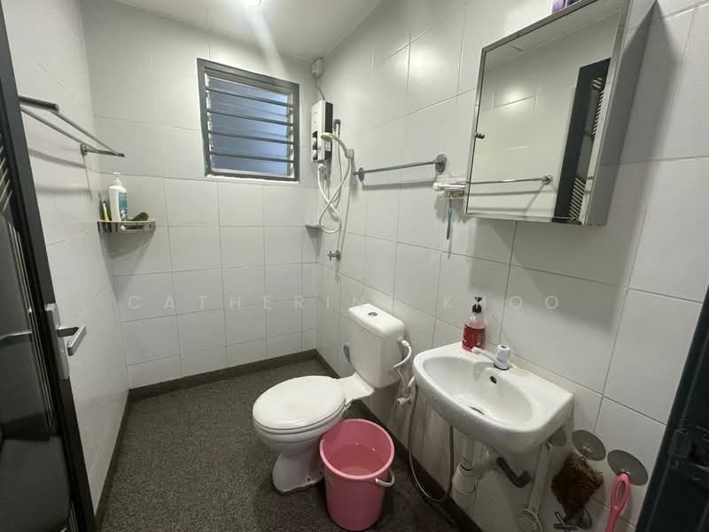 Pangsapuri untuk Dijual di Denai Nusantara Apartment - Catherine Khoo - Bathroom - PropertyGuru.com.my