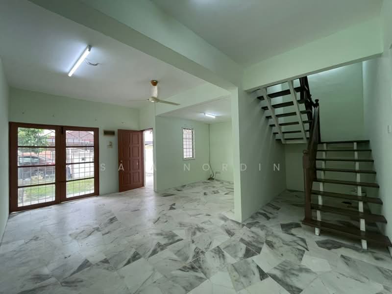 2-storey Terraced House for Sale in Usj 1 (Subang Jaya) - Sa'a Nordin - Living Room - PropertyGuru.com.my