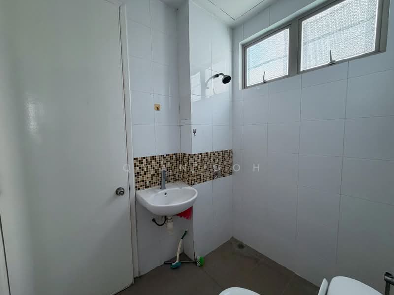 Rumah Banglo untuk Dijual di Bay Garden (Bayan Lepas) - Qyan Goh - Bathroom - PropertyGuru.com.my