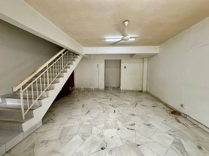 2-storey Terraced House for Sale in Taman Ramal Ros (Bangi) - Ilman Nahri - Interior - PropertyGuru.com.my