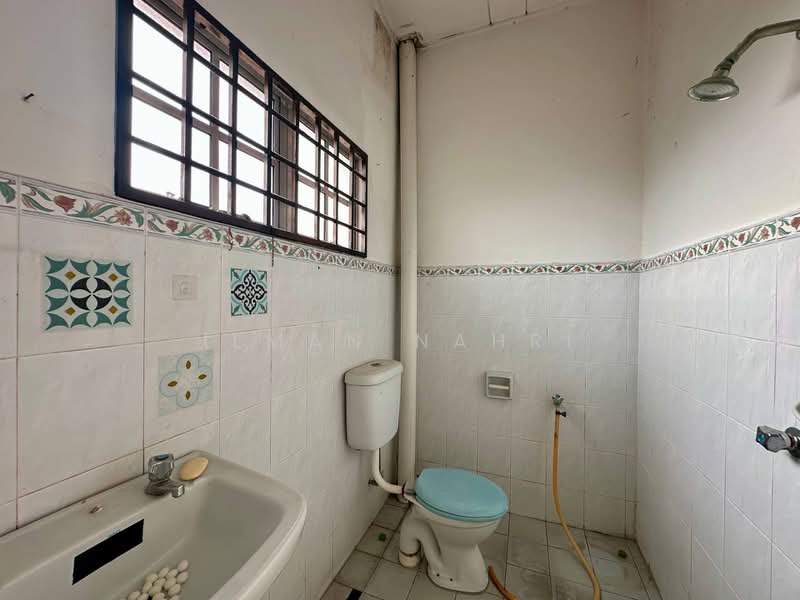 2-storey Terraced House for Sale in Taman Ramal Ros (Bangi) - Ilman Nahri - Bathroom - PropertyGuru.com.my