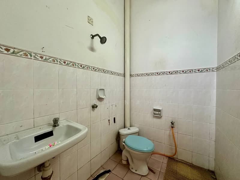 2-storey Terraced House for Sale in Taman Ramal Ros (Bangi) - Ilman Nahri - Bathroom - PropertyGuru.com.my