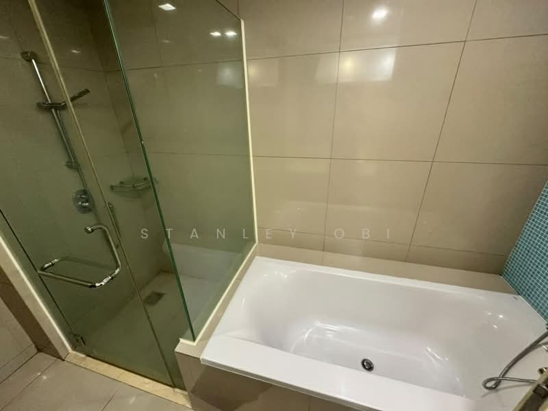 Servis Apartment untuk Disewa di Cormar Suites (Fraser Place (Lot 163)) - Stanley Obi - Bathroom - PropertyGuru.com.my