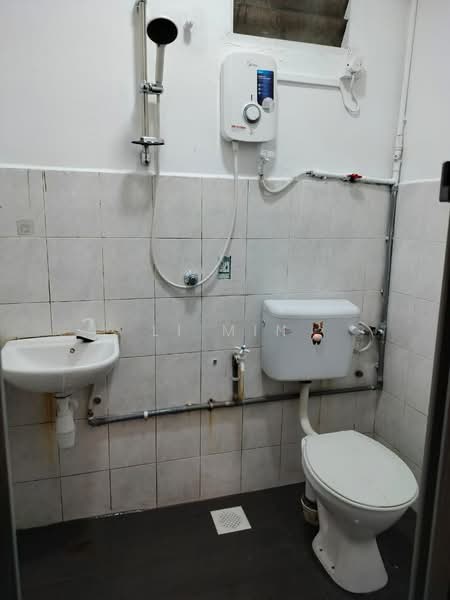 Pangsapuri untuk Disewa di Villa Krystal @ Bandar Selesa Jaya - Li Min - Bathroom - PropertyGuru.com.my