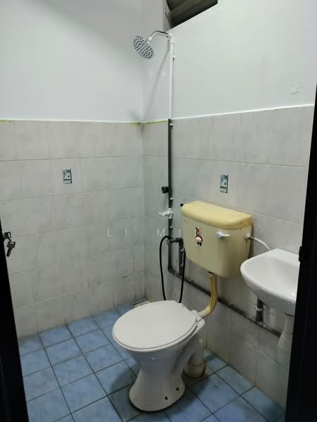 Pangsapuri untuk Disewa di Villa Krystal @ Bandar Selesa Jaya - Li Min - Bathroom - PropertyGuru.com.my