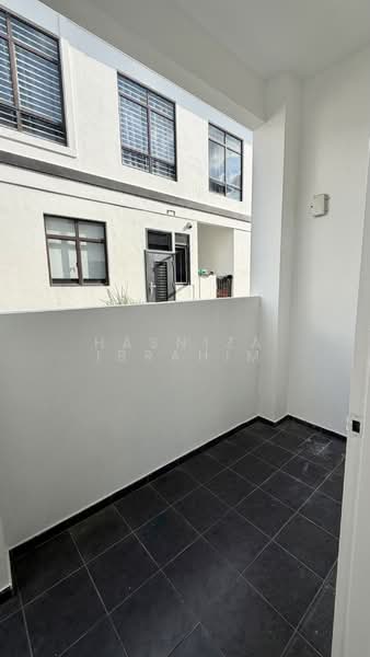 Semi-Detached House for Rent in Eco Grandeur (Puncak Alam) - Hasniza Ibrahim - Balcony - PropertyGuru.com.my