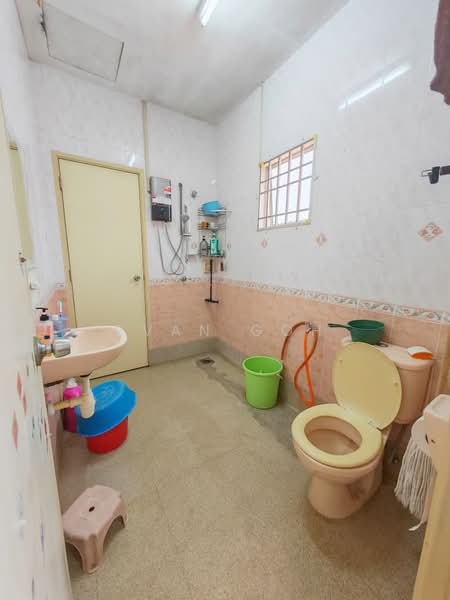 2-storey Terraced House for Sale in Taman Meranti Jaya (Puchong) - Evan Goh - Bathroom - PropertyGuru.com.my