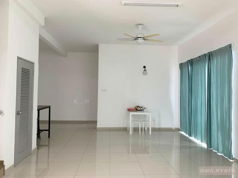 Semi-Detached House for Sale in Canary Garden (Klang) - KH Chong - Living Room - PropertyGuru.com.my