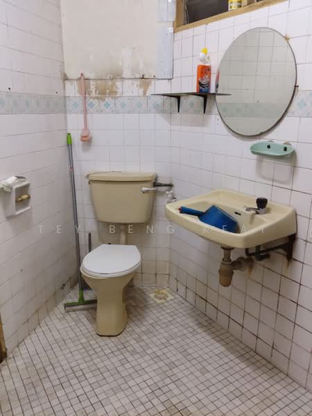 Pangsapuri untuk Disewa di Rampai Court - Tey Beng Keat - Bathroom - PropertyGuru.com.my