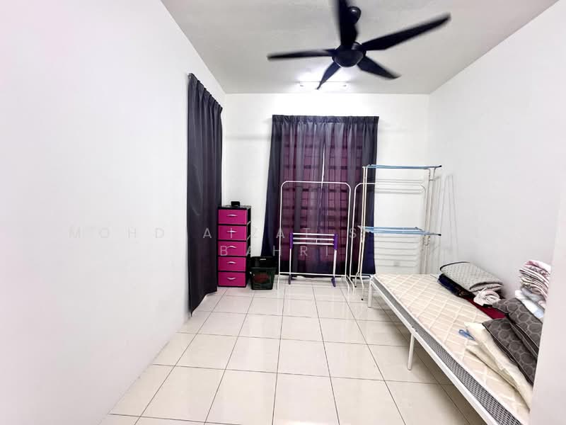 Apartment for Sale at Puncak Hijauan - Mohd Aizat Saiful Bahri - Bedroom - PropertyGuru.com.my