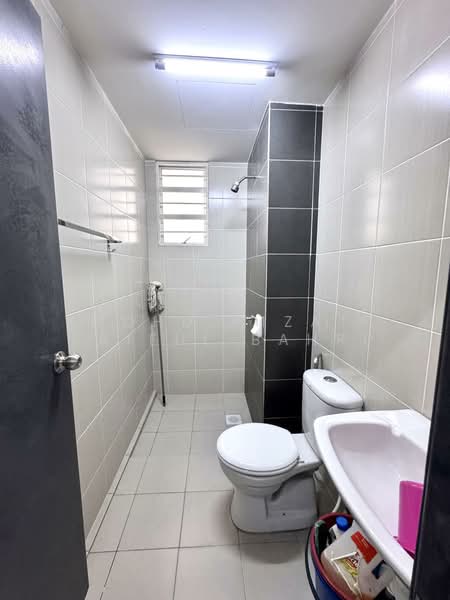 Apartment for Sale at Puncak Hijauan - Mohd Aizat Saiful Bahri - Bathroom - PropertyGuru.com.my
