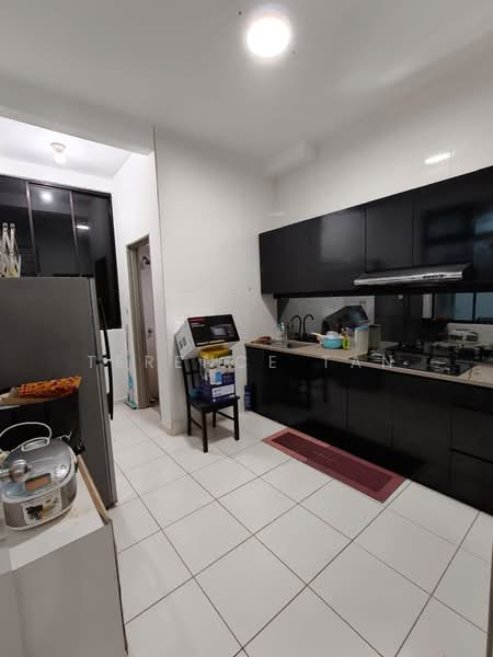 Apartment for Sale at Sky Garden Residences - Terence Tan - Kitchen - PropertyGuru.com.my