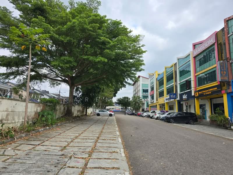 Kedai / Pejabat untuk Dijual di Taman Molek (Johor Bahru) - Karen Heng - Exterior - PropertyGuru.com.my