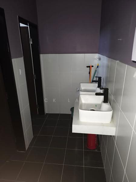 Shop / Office for Rent in Setia Mayuri (Semenyih) - CK Law - Bathroom - PropertyGuru.com.my