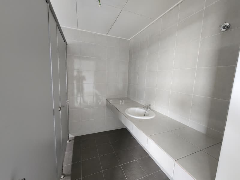 Shop / Office for Rent in Bandar Puteri Puchong (Puchong) - Steven Tan - Bathroom - PropertyGuru.com.my