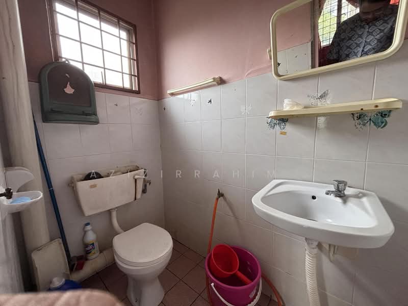 Rumah Teres 2 Tingkat untuk Dijual di Taman Putra Perdana (Puchong) - Azizirrahim . - Bathroom - PropertyGuru.com.my