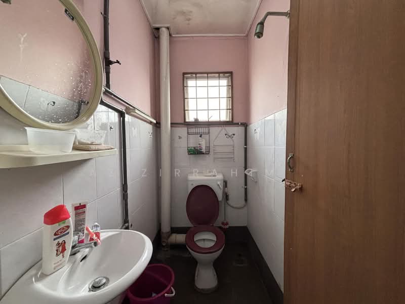 Rumah Teres 2 Tingkat untuk Dijual di Taman Putra Perdana (Puchong) - Azizirrahim . - Bathroom - PropertyGuru.com.my