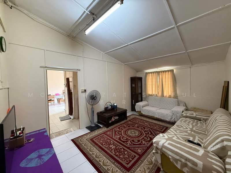 Tanah Kediaman untuk Dijual di Kampung Pandan Dalam (Ampang) - Mohd Aizat Saiful Bahri - Living Room - PropertyGuru.com.my