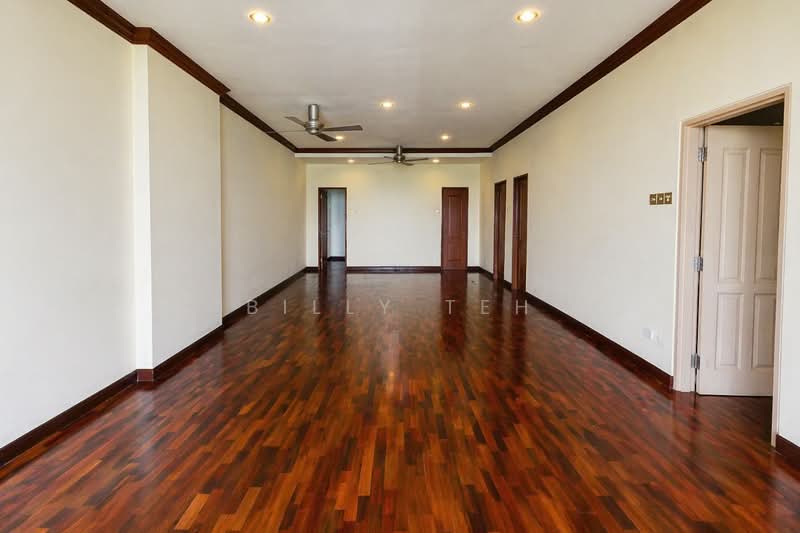 Kondominium untuk Dijual di Sri Golden Bay Condominium - Billy Teh - Living Room - PropertyGuru.com.my
