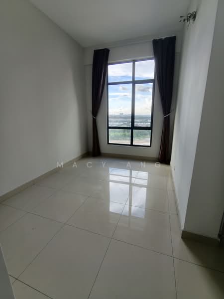 Condominium for Sale at Maple Residences @ Bandar Bestari Klang - Macy Ang - Master room with toilet - PropertyGuru.com.my